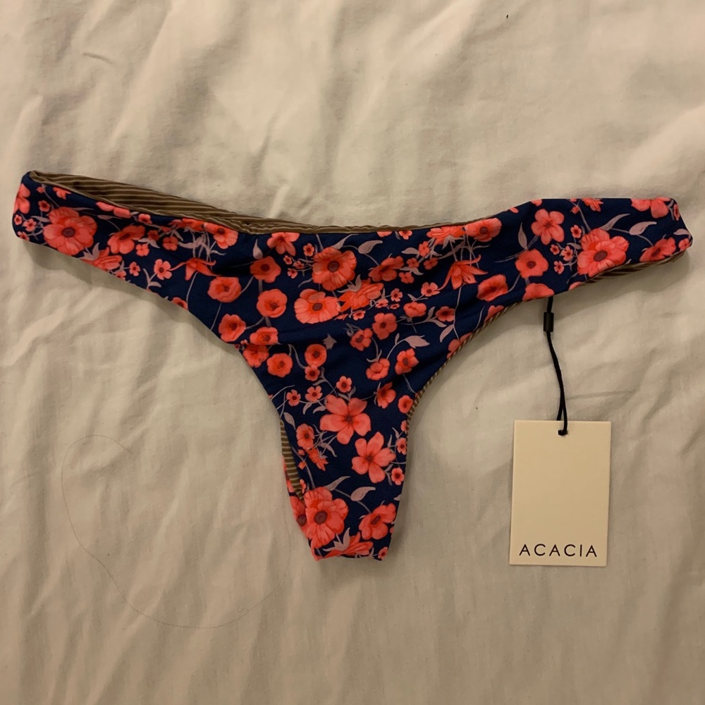 Acacia Ho’okipa Bottoms in Poppy-NWT!!